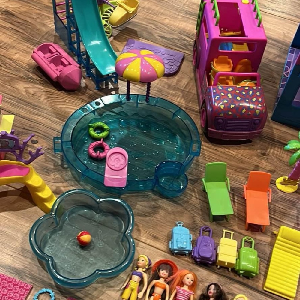 VTG POLLY POCKETS COLLECTION 290+ PIECES 2000's HOUSE ,CAR,BOAT, POOL-CARS- EUC! - Picture 5 of 6